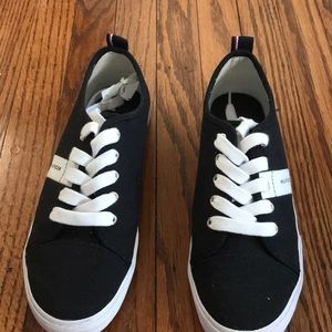 Black Tommy Hilfiger sneakers worn once
